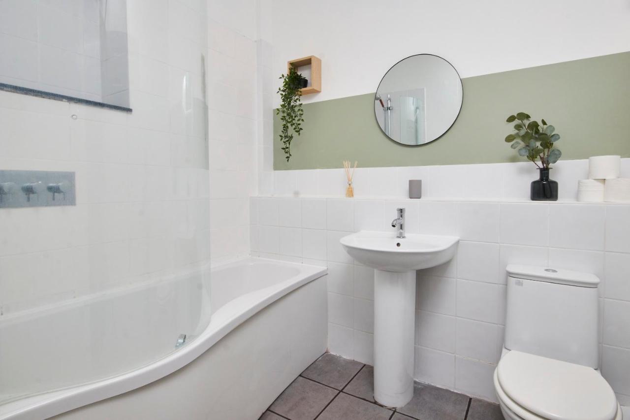 Wonderful Apartment In Bath With Garden - Sleeps 8 Eksteriør billede